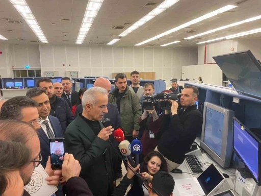 Bakan Uraloğlu: "2025 yılında &uuml;st &uuml;ste 6 kez toplam trafik, 8 kez transit u&ccedil;uş rekoru kırdık"
