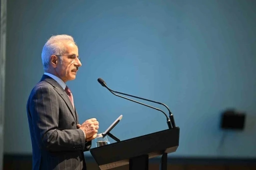 Bakan Uraloğlu: "81 ilimizde kademeli olarak hizmete aldığımız 5G ile ilk g&uuml;nden yaklaşık 21 milyon abone buluştu"
