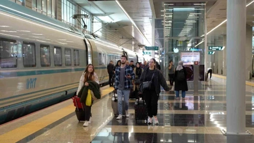 Bakan Uraloğlu: "Ankara-İstanbul arasında 6 ek YHT seferi ger&ccedil;ekleştireceğiz, b&ouml;ylece 2 bin 898 kişi daha sevdiklerine ulaşacak"
