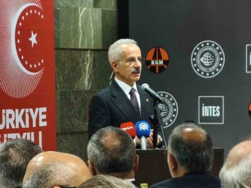 Bakan Uraloğlu: "Hedefimiz 14 bin kilometre olan demiryolu ağımızı 2028 yılında 17 bin 300 kilometrelere &ccedil;ıkarmak"
