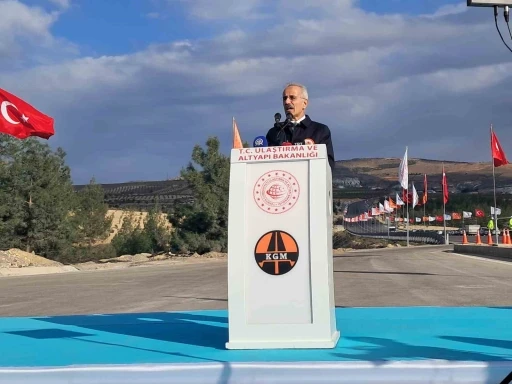 Bakan Uraloğlu: "Kilis&rsquo;in ulaşım ve iletişim altyapısına 24 yılda yaklaşık 9,3 milyar lira yatırım ger&ccedil;ekleştirdik"
