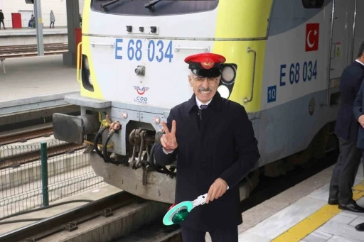 Bakan Uraloğlu: "Turistik Doğu Ekspresi&rsquo;nin yeni sezonunda 10 bin 800 seyahat tutkununa Anadolu&rsquo;nun b&uuml;y&uuml;s&uuml;n&uuml; yaşatacağız"
