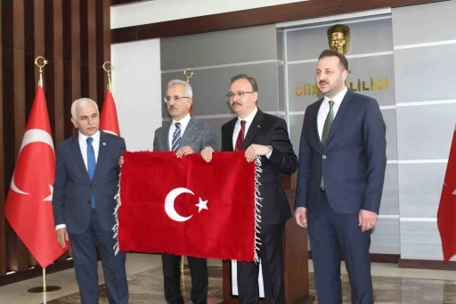 Bakan Uraloğlu, Siirt Valiliğini ve esnafı ziyaret etti
