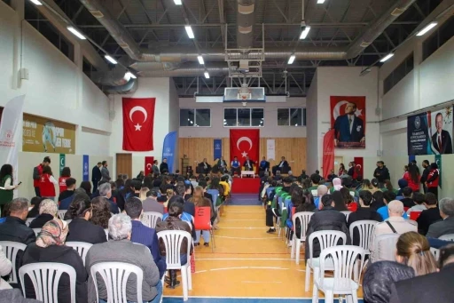 Bakan Yardımcısı Eminoğlu, K&ouml;şk&rsquo;te gen&ccedil;lerle buluştu
