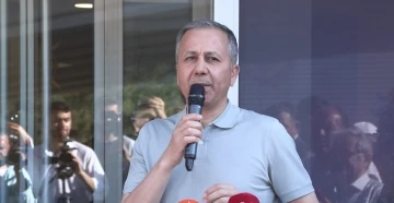 Bakan Yerlikaya, AK Parti Konya İl Başkanlığında partililerle buluştu
