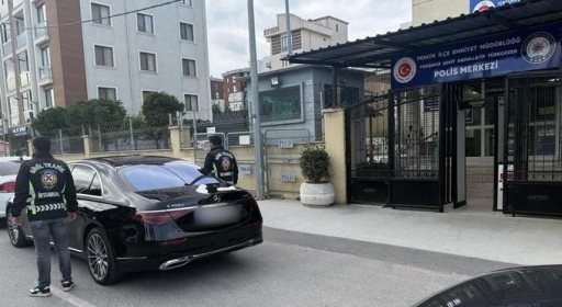 Bakan Yerlikaya: &quot;Aracın üzerindeki trafikte geçiş üstünlüğü hakkı çakar iptal edildi&quot;
