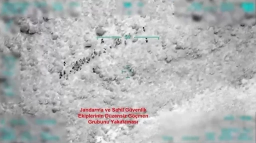 Bakan Yerlikaya: "Devam eden operasyonlarımızda 156 g&ouml;&ccedil;men ka&ccedil;ak&ccedil;ılığı organizat&ouml;r&uuml;n&uuml; yakaladık"
