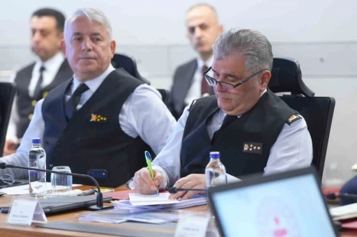 Bakan Yerlikaya: "Yeni yıl tedbirlerine ilişkin hazırlık ve koordinasyon toplantımızı ger&ccedil;ekleştirdik"
