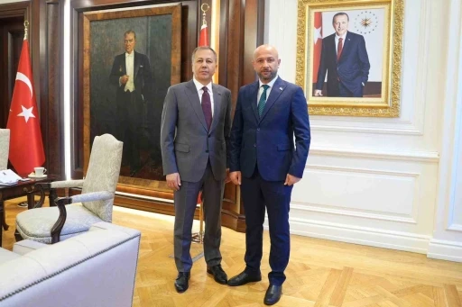 Bakan Yerlikaya, Suriye Acil Durum ve Afet Yönetimi Bakanı Raid Salih ile bir araya geldi
