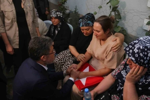 Bakan Yumaklı’dan şehit ailesine taziye ziyareti
