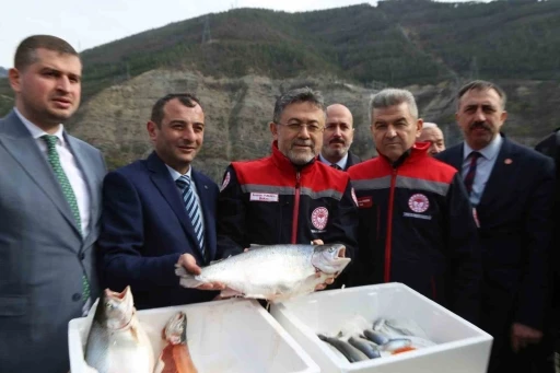 Bakan Yumaklı: "T&uuml;rk somonu ihracatı 500 milyon dolara ulaştı"
