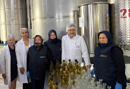Bakan Yumaklı, zeytinyağı &uuml;retim tesislerinde incelemede bulundu
