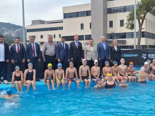 Marmaris&rsquo;te &ccedil;ocuklara portatif havuz sevinci&nbsp;