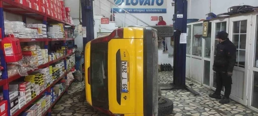 Bakım i&ccedil;in servise bırakılan taksi liftten d&uuml;şt&uuml;
