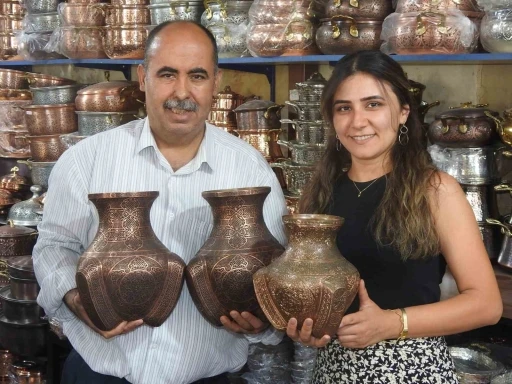 Bakırdan yapılan Hitit vazo takımı fiyatıyla dudak uçuklatıyor
