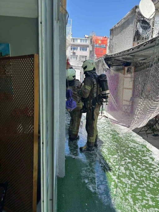 Bakırköy’de çakmakla oynayan çocuk yangın çıkardı

