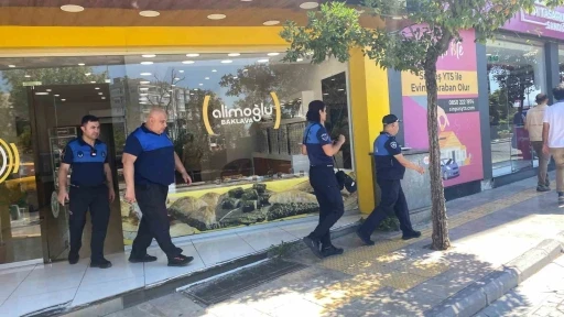 Baklavacıdaki fare görüntüsü mide bulandırdı
