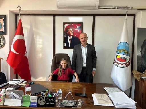 Balaban İlkokulu Öğrencisi Aysima Uğurlu, başkanlık koltuğuna oturdu
