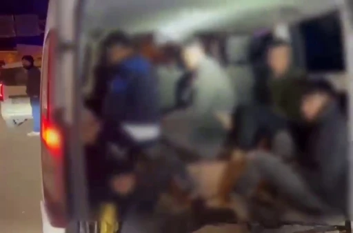 Balık istifi gibi ka&ccedil;ak g&ouml;&ccedil;men taşıyan organizat&ouml;re 181 bin TL trafik cezası
