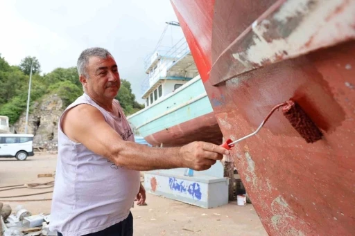 Balıkçılar, teknelerini yeni sezona hazırlıyor
