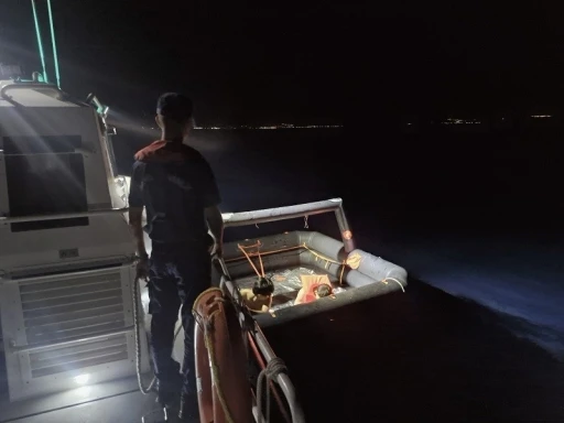 Balıkesir açıklarında 2 düzensiz göçmen kurtarıldı
