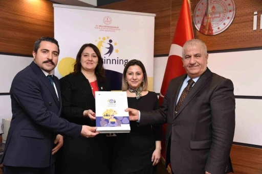 Balıkesir&rsquo;de 10 okula uluslararası prestij belgesi
