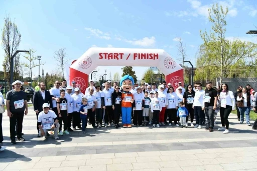 Balıkesir&rsquo;de adımlar otizm farkındalığı i&ccedil;in atıldı