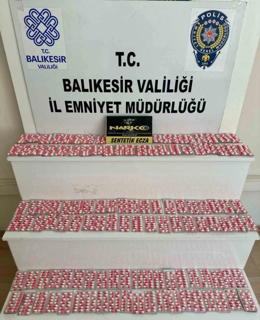 Balıkesir’de bin 666 sentetik hap ele geçirildi
