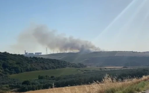 Balıkesir’de çıkan yangına havadan ve karadan müdahale ediliyor
