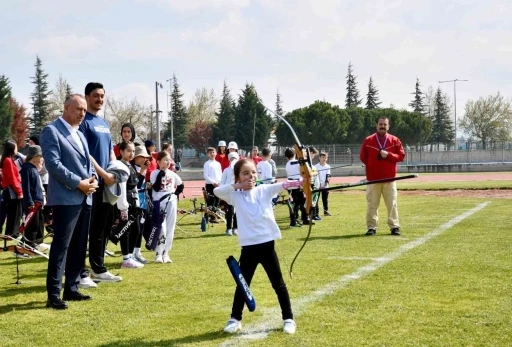 Balıkesir&rsquo;de &ccedil;ocuklar 23 Nisan coşkusunu sporla karşıladı

