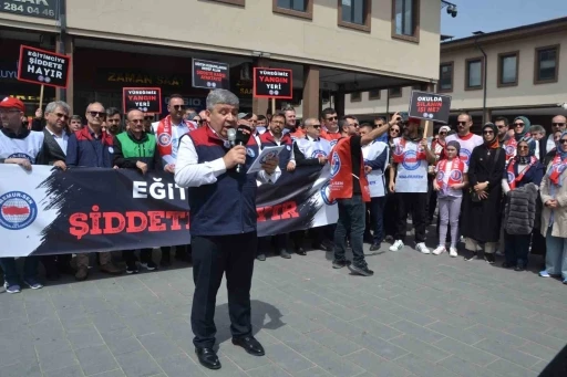 Balıkesir&rsquo;de Eğitim-Bir-Sen&rsquo;den Siverek saldırısına protesto
