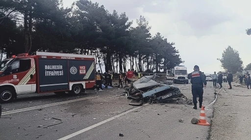 Balıkesir’de feci kaza: 1 ölü, 1’i ağır 10 yaralı
