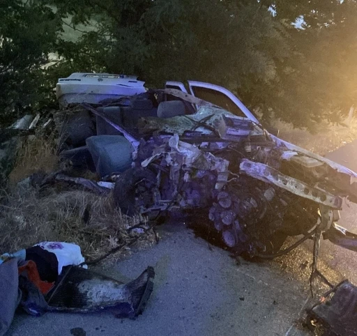 Balıkesir’de feci kaza: 3 ölü, 1 yaralı
