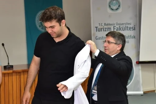 Balıkesir&rsquo;de geleceğin şefleri ceketlerini giydi
