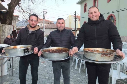Balıkesir&rsquo;de geleneksel k&ouml;y iftarı y&uuml;zlerce vatandaşı buluşturdu
