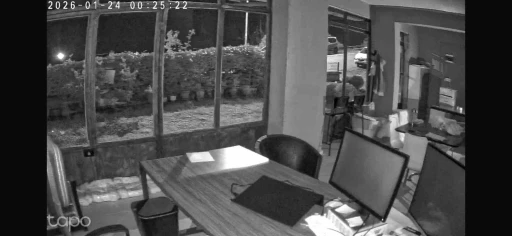 Balıkesir&rsquo;de meydana gelen deprem Bursa&rsquo;da işyerinin kamerasına yansıdı
