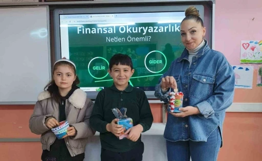 Balıkesir&rsquo;de &ouml;ğrencilere ilk ders "Finansal Okuryazarlık"
