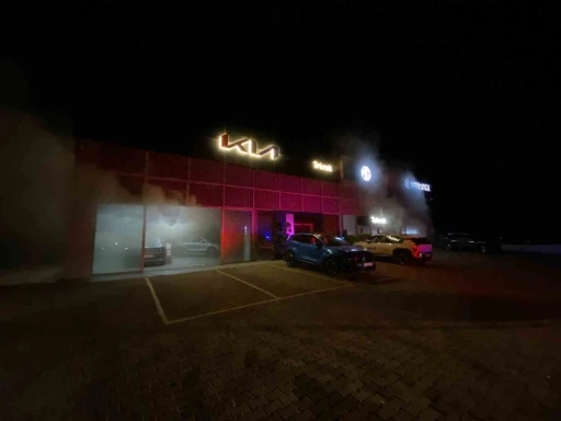 Balıkesir&rsquo;de oto servisinde korkutan yangın
