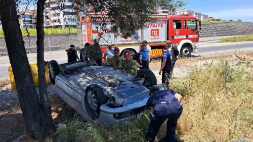 Balıkesir’de takla atan araçta ki 2 şahıs yaralandı
