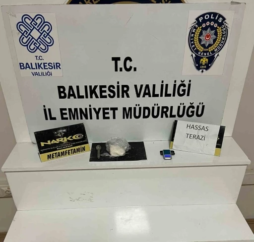 Balıkesir’de uyuşturucu taciri 3 kişi tutuklandı
