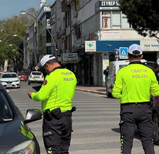 Balıkesir’in Gönen ilçesinde trafik uygulaması: 46 araç kontrol edildi
