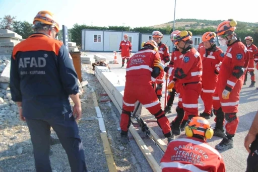 Balıkesir İtfaiyesi T&uuml;rkiye&rsquo;nin en iyileri arasında

