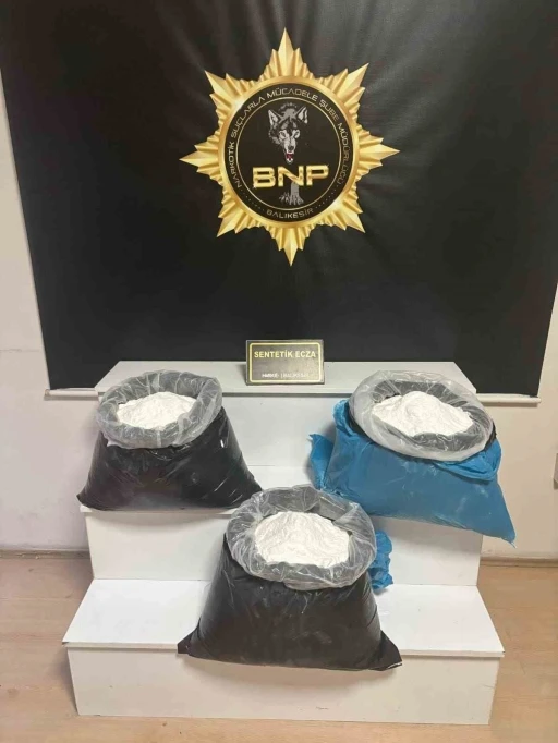 Balıkesir polisi 72 kilogram uyuşturucu madde yakaladı
