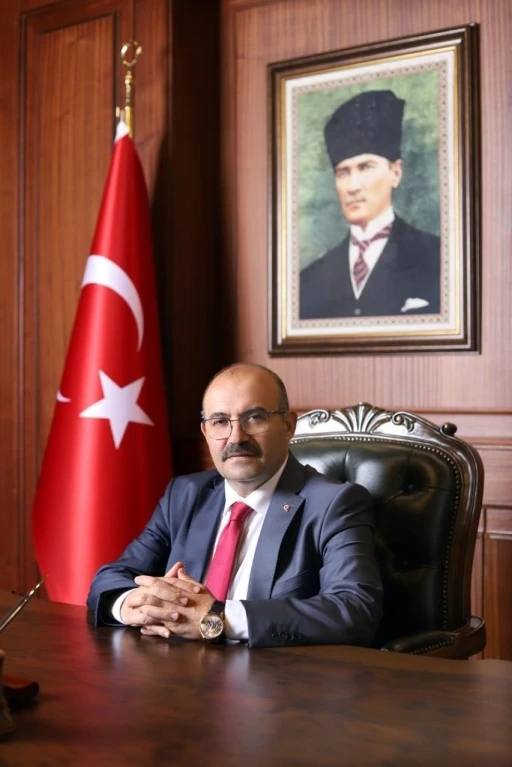 Balıkesir Valisi Ustaoğlu: ‘1 Mayıs Emek ve Dayanışma Günü kutlu olsun’
