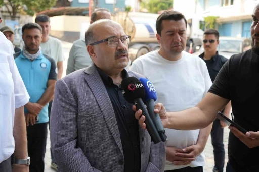 Balıkesir Valisi Ustaoğlu: &quot;Üç ilçemizde 4 mahallede yangınlarla mücadelemiz sürüyor&quot;
