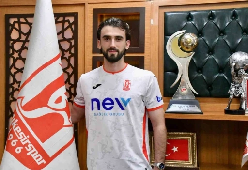 Balıkesirspor, H&uuml;seyin Ayan ile s&ouml;zleşme imzaladı
