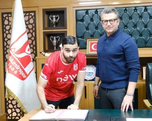 Balıkesirspor Muhammed Resul Yıldırım ve Mehmet Emre Yar&rsquo;a imza attırdı
