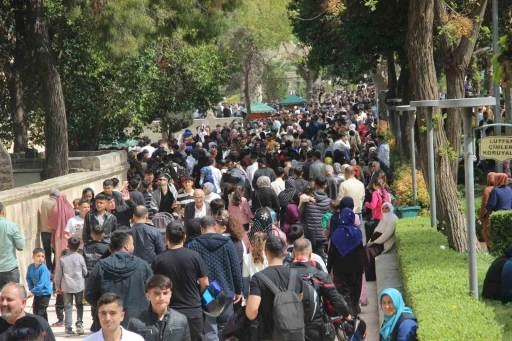 Balıklıgöl bayramın 2’nci gününde ziyaretçi akınına uğradı
