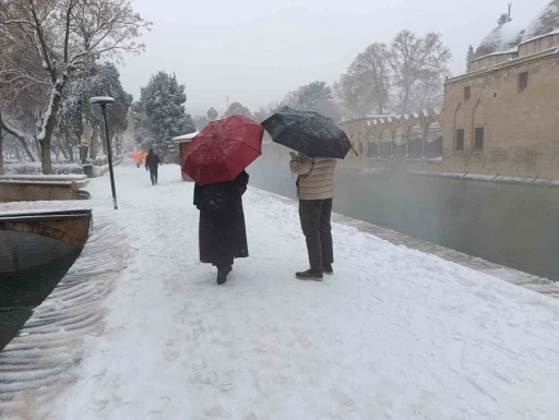 Balıklıg&ouml;l beyaza b&uuml;r&uuml;nd&uuml;
