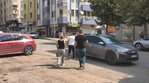 Balkona çıkıp atlamak istedi, polis ekiplerince ikna edildi
